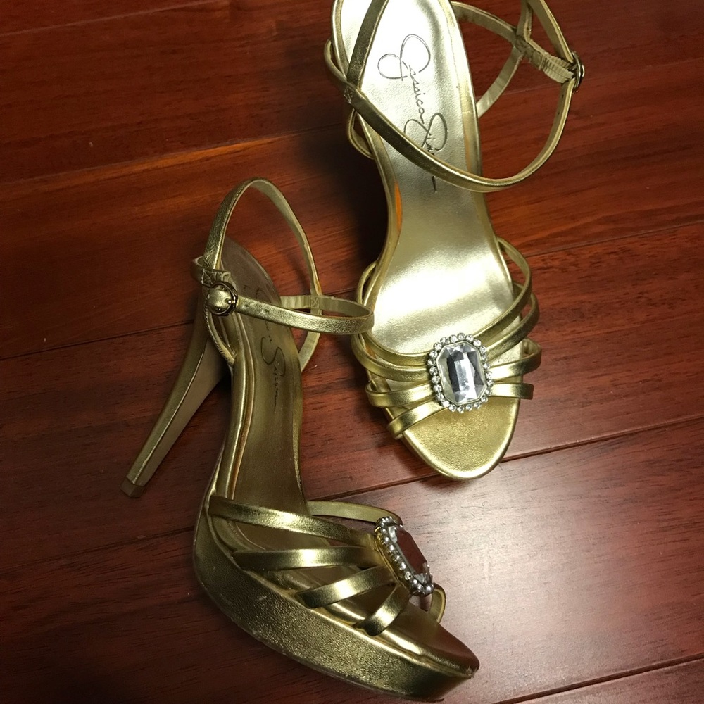 Jessica Simpson gold dress shoes with gem